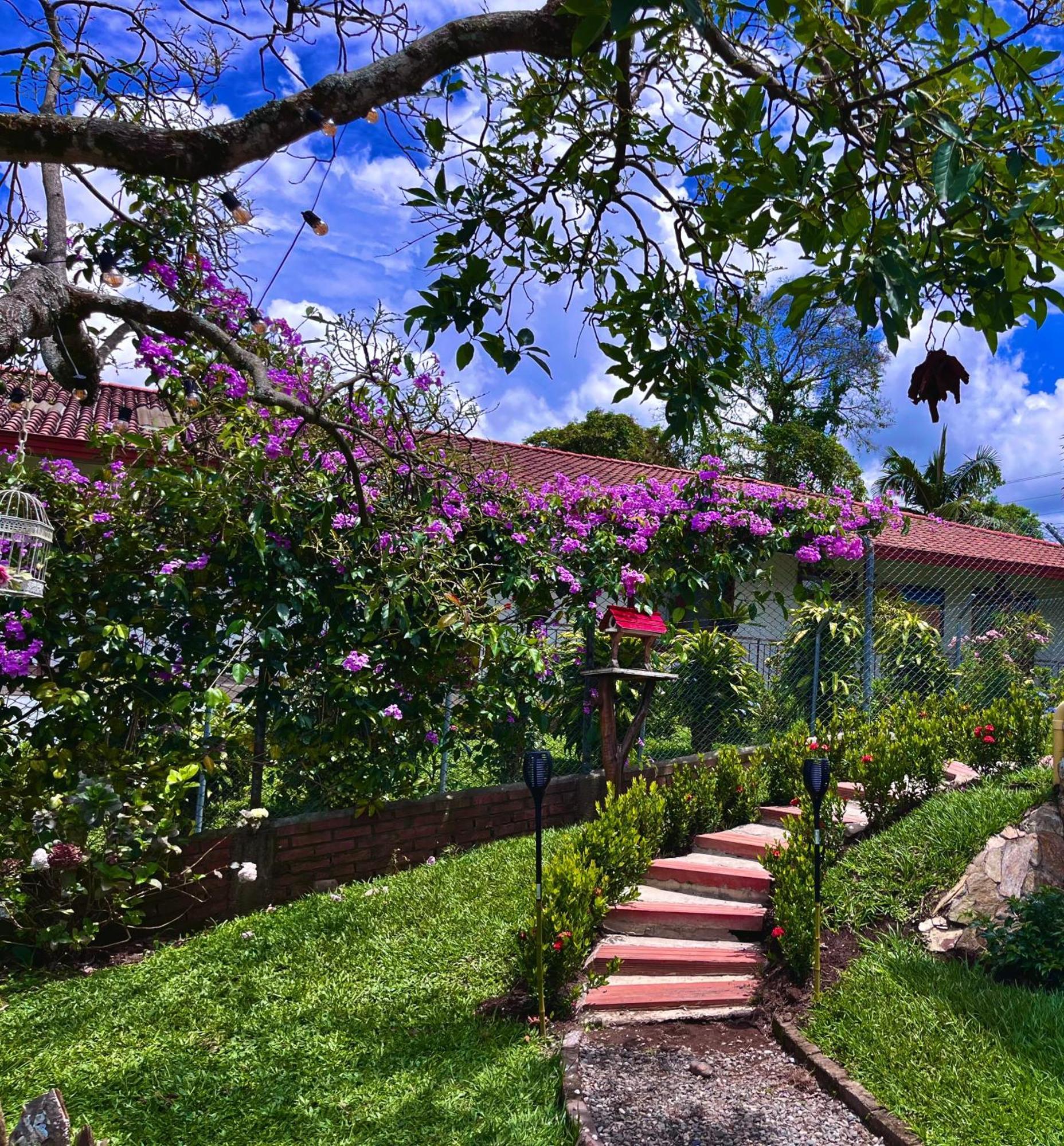 La Casona * Pueblo Tapao