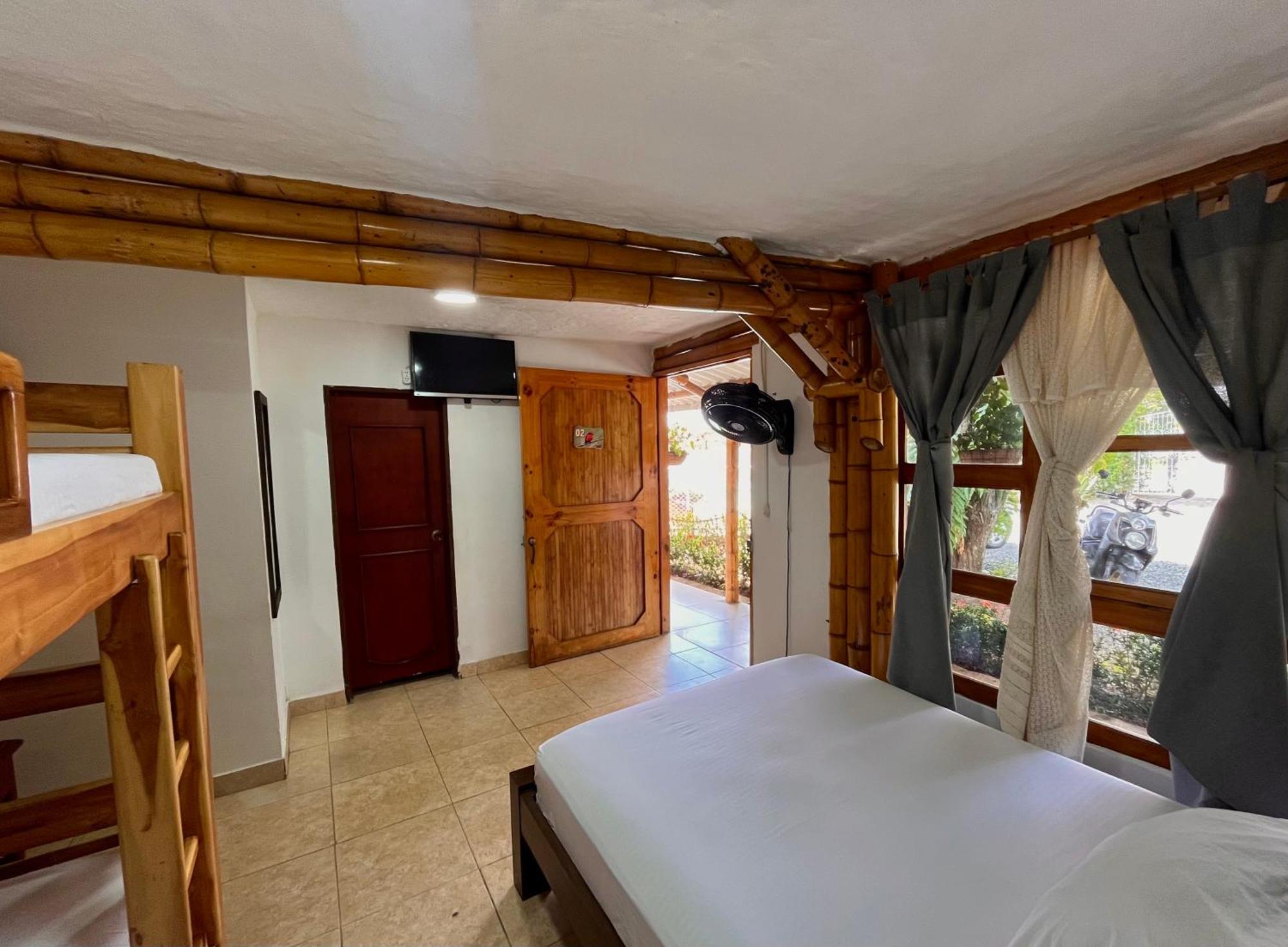La Casona * Pueblo Tapao